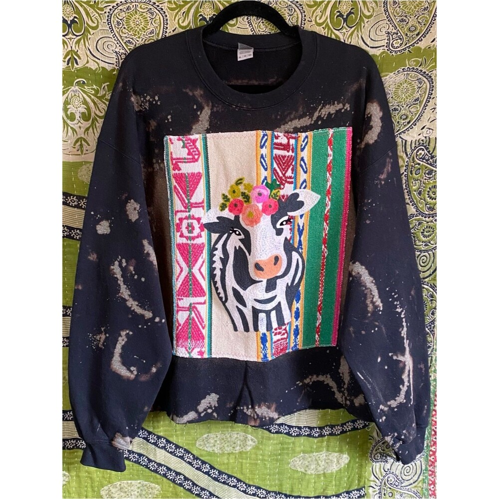 Rare Gildan Custom Black Bleach-Dye Cow Applique Crewneck Sweatshirt Extra Large